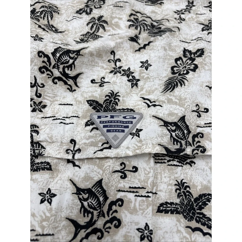 Columbia PFG Button Down Shirt Mens Size Large Hawaiian Fishing Multicolored Cot